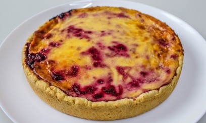 СЛАДКИЙ КИШ С МАЛИНОЙ В СМЕТАННОЙ ЗАЛИВКЕ