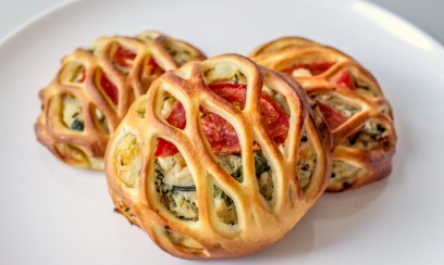 МИНИ-ПИРОГ С КУРИЦЕЙ, ШПИНАТОМ И ПОМИДОРАМИ