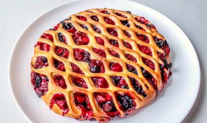 ПИРОГ С ГОЛУБИКОЙ И МАЛИНОЙ